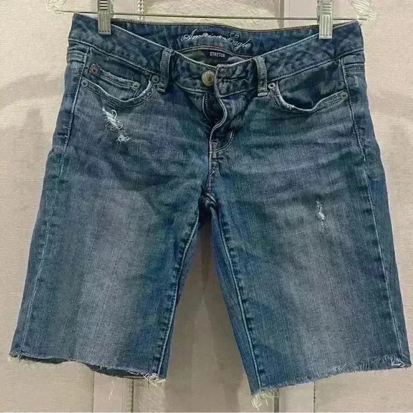 American eagle distressed shorts Womens Sz 4 | EUC - Picture 1 of 5